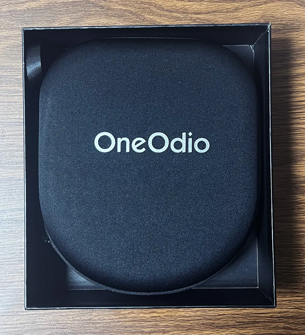 ヘッドホン:OneOdio「A10」のキャリーケース