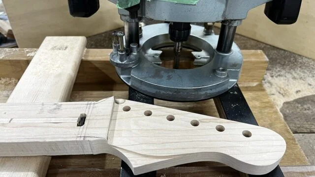 ハンディルーターでギターヘッド厚を加工し終えたところ