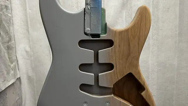 ギターボディをグレーに着色