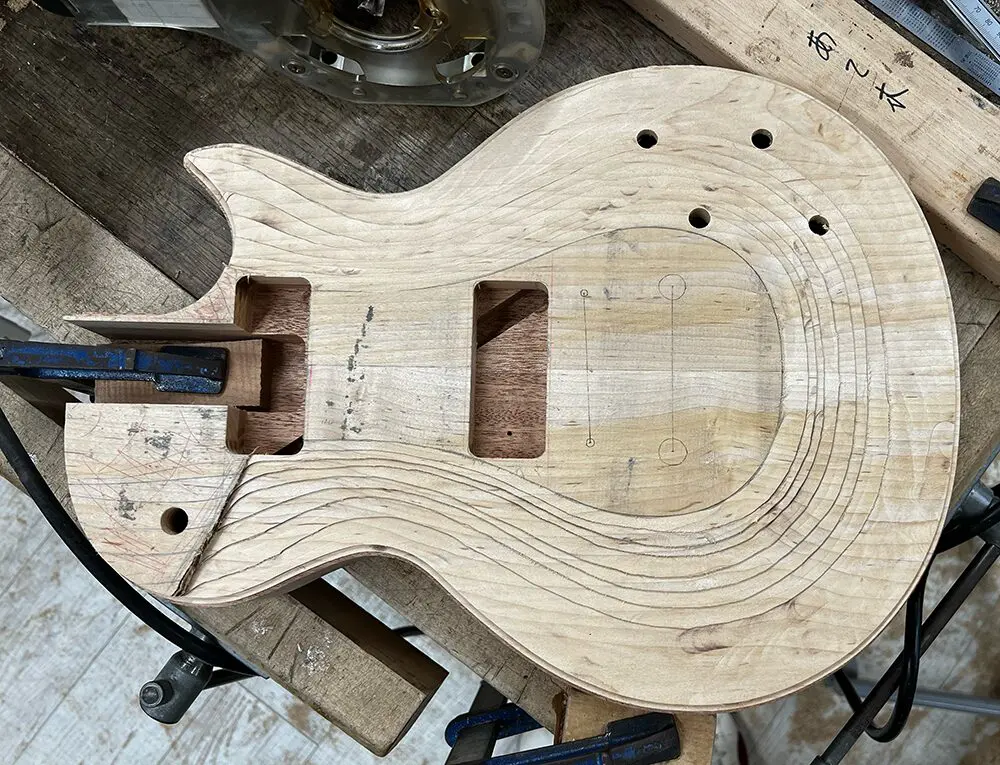 5作目】ボディのアーチトップの粗加工（ルーター→反り鉋で加工