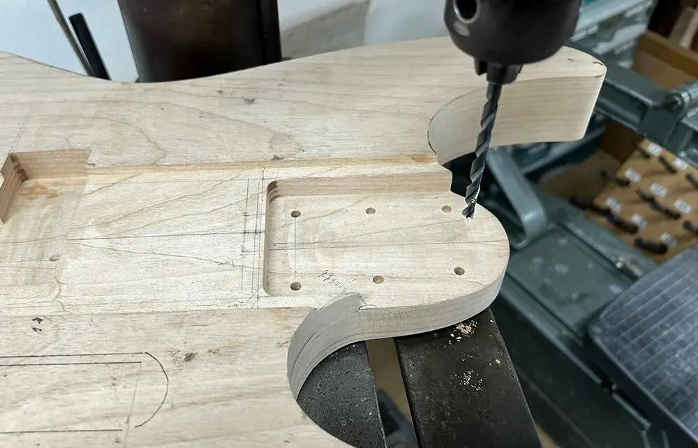 5弦ベース製作】ヒールカット加工、ブッシュ穴とネックジョイントの