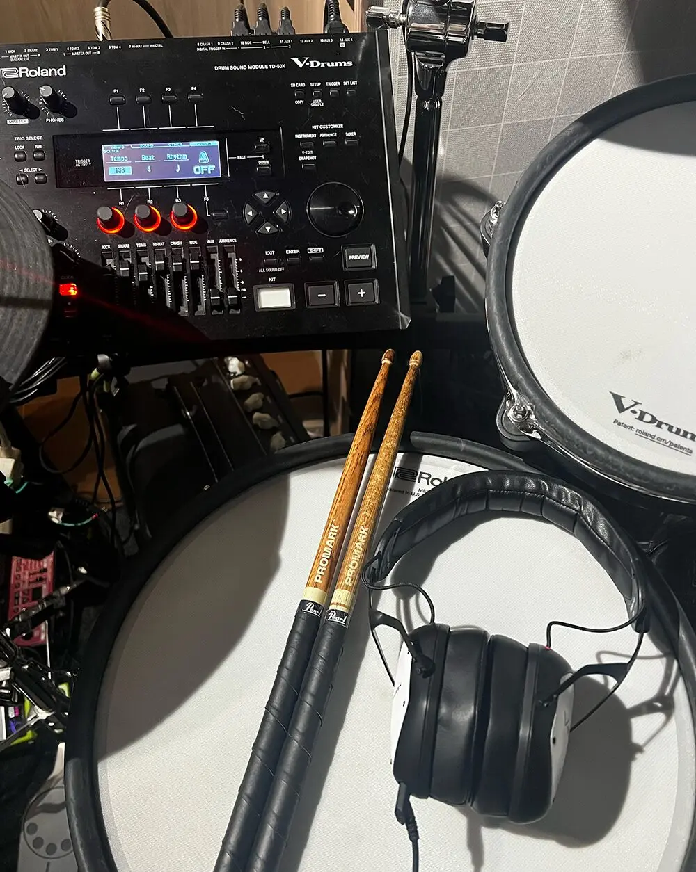 Roland VMH-D1 V-Drums用 電子ドラム ヘッドフォン Amazon.com: Roland VMH-D1 V-Drums Headphones | Designed V