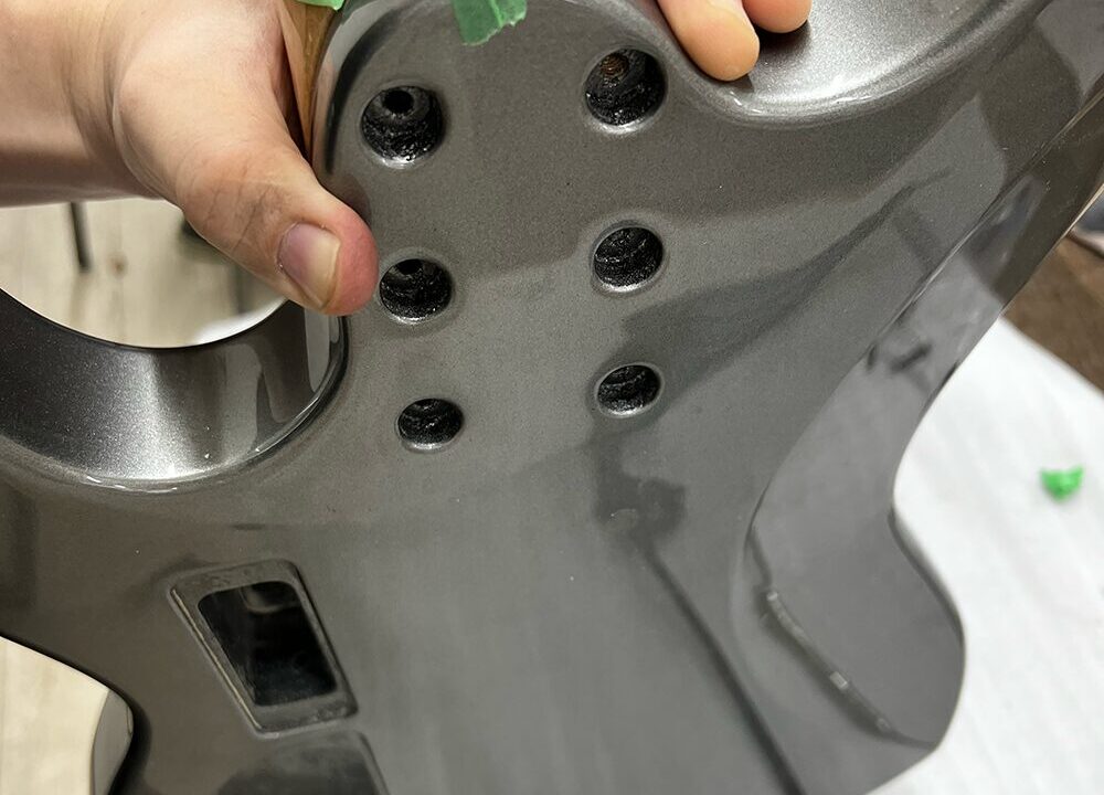 5弦ベースのネックセットの準備