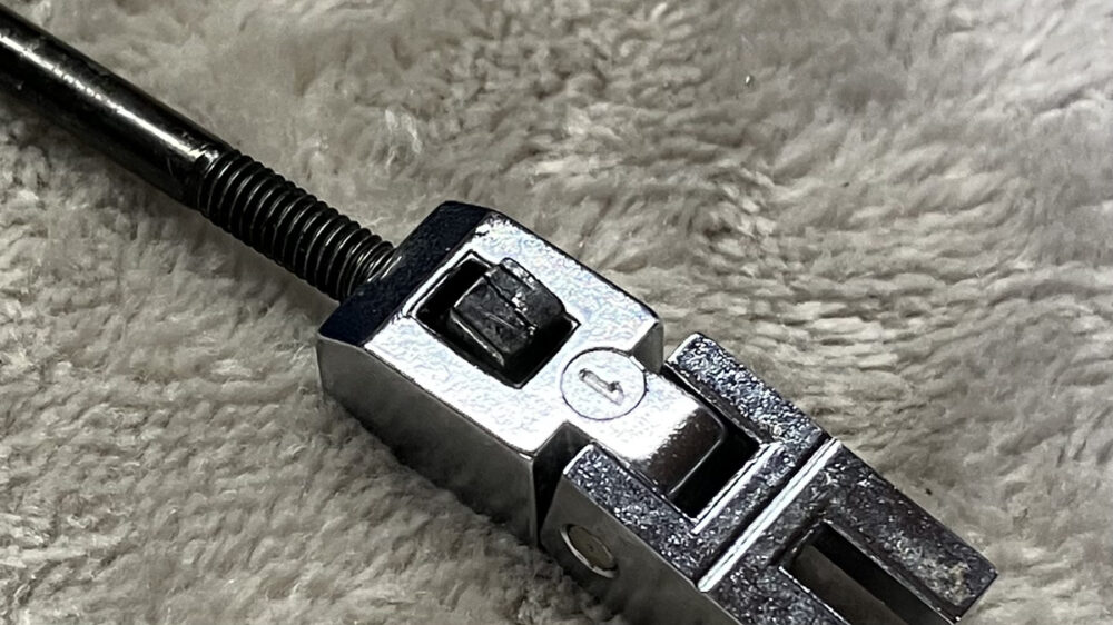 割れてしまったインサート・ブロック