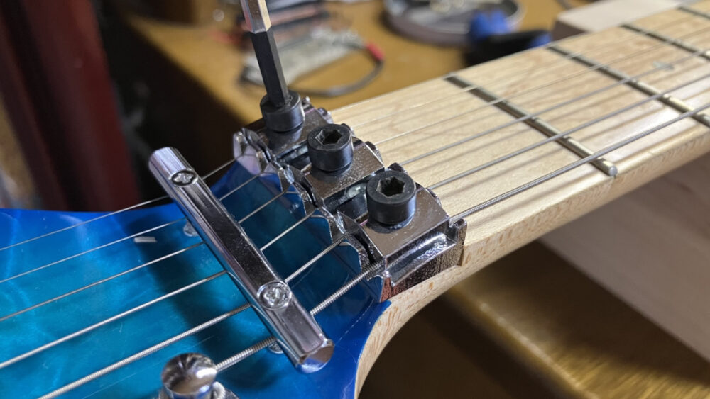 ロックナットを締める