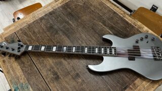 完成した5弦ベース