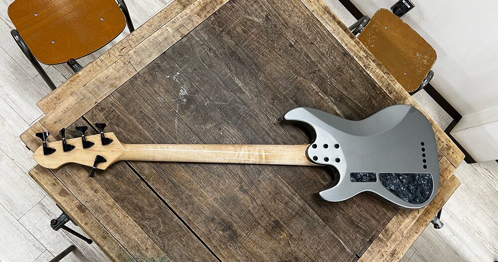 完成した5弦ベース