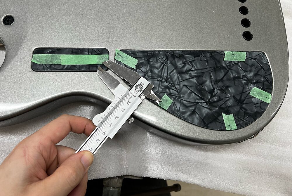 5弦ベースのコントロールパネル