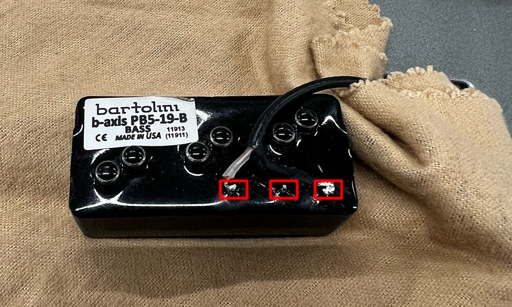 Bartoliniの5弦ベース用のピックアップの線の配置を変更