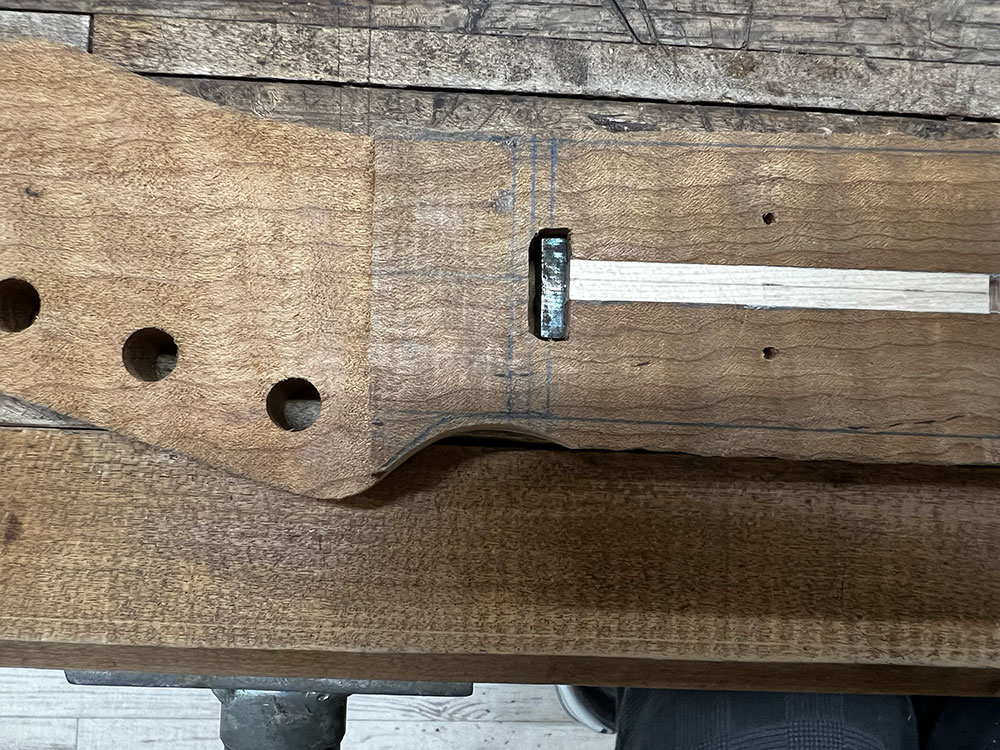 粗加工をした状態のギターのネック