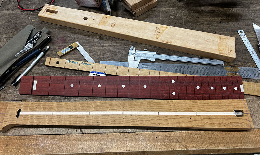 ギターの指板接着の準備