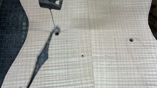 ギターのメイプルトップ材をミシンノコで加工