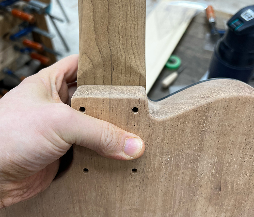 ローステッドフレイムメイプルネックのヒール