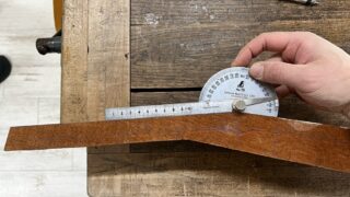 7弦ギターの角度付きヘッドの角度をプロトラクターで計測